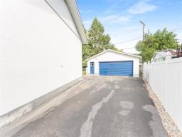 33 Parade Drive, Winnipeg, MB R2C0S3 Photo 35
