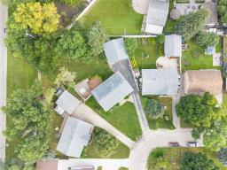 33 Parade Drive, Winnipeg, MB R2C0S3 Photo 48