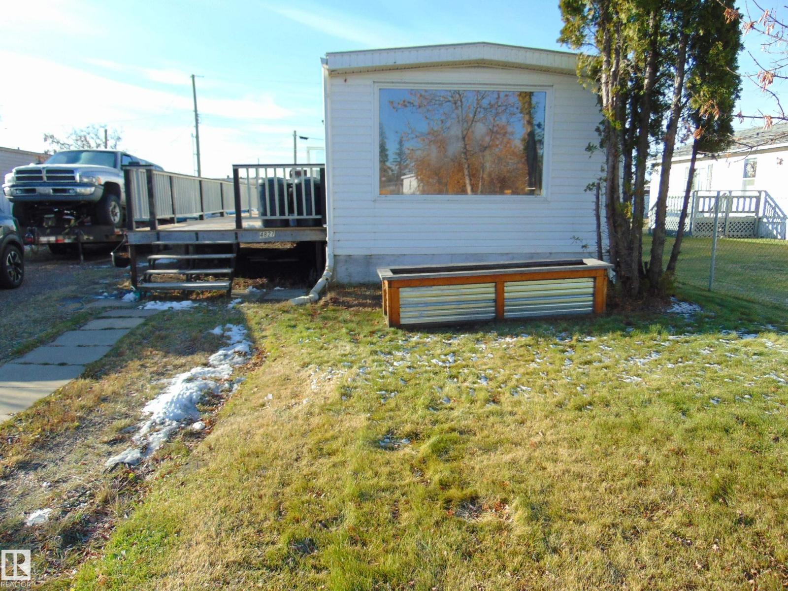 4827 49 AV, Chipman