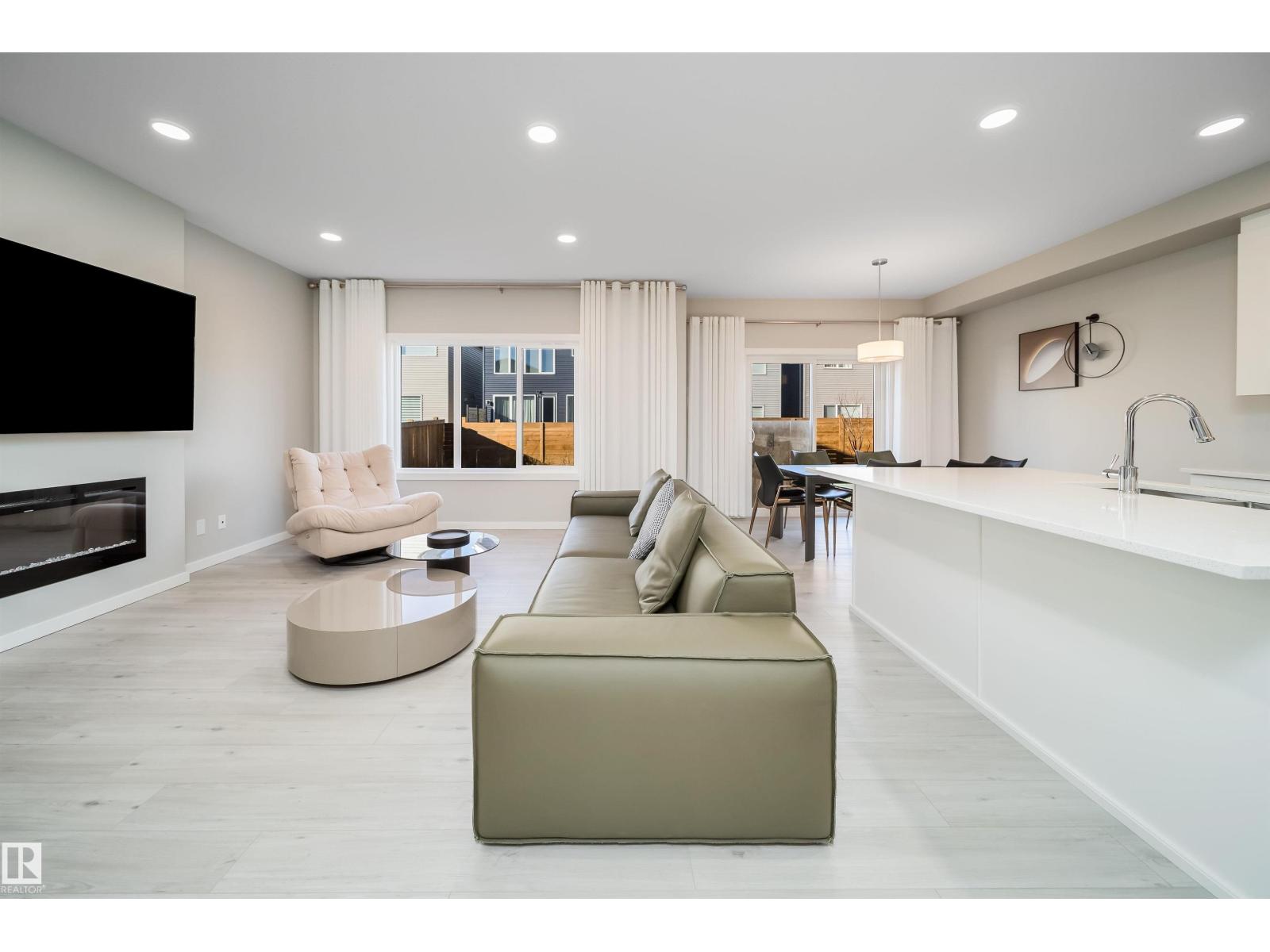 Property photograph 8 for MLS E4514367