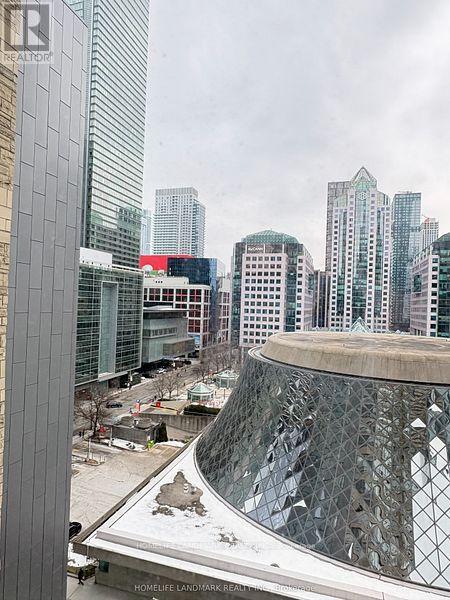 1002 - 71 SIMCOE STREET, Toronto (University) — photo 3
