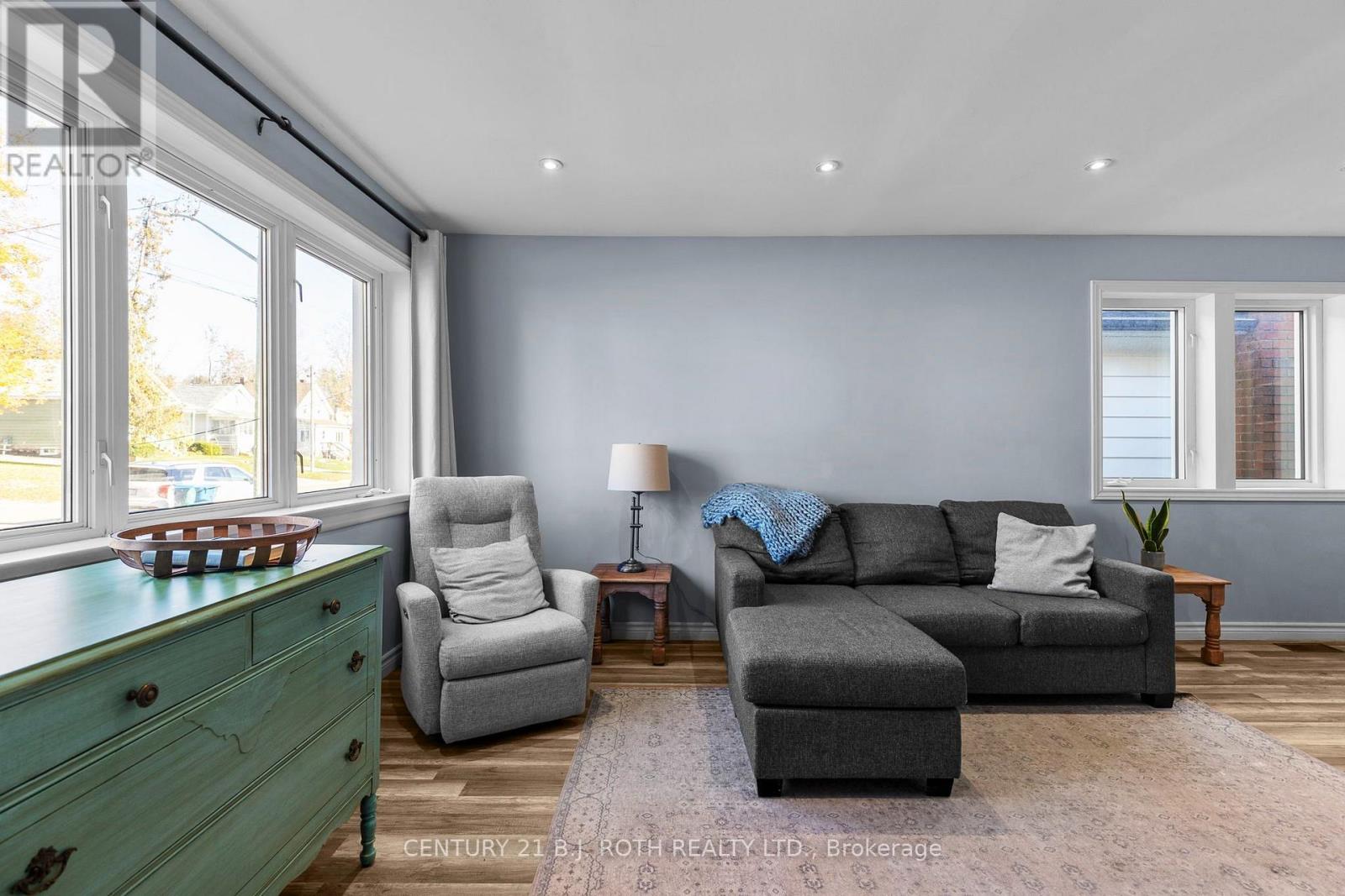 279 NOTTAWASAGA STREET, Orillia — photo 3