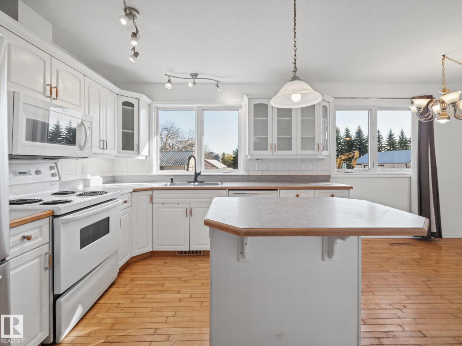 Property photograph 21 for MLS E4514368