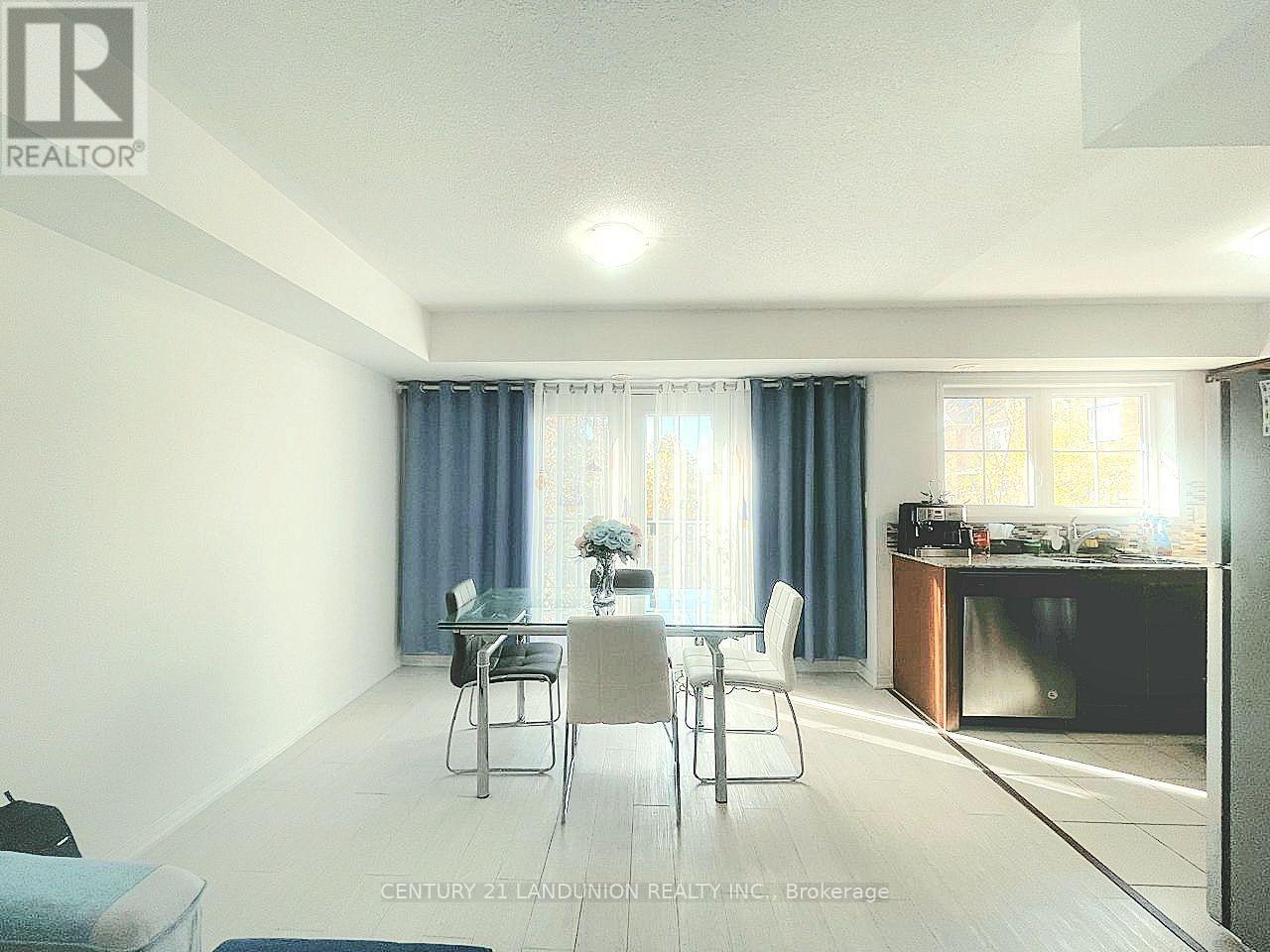 Photo of 24 - 2484 POST ROAD