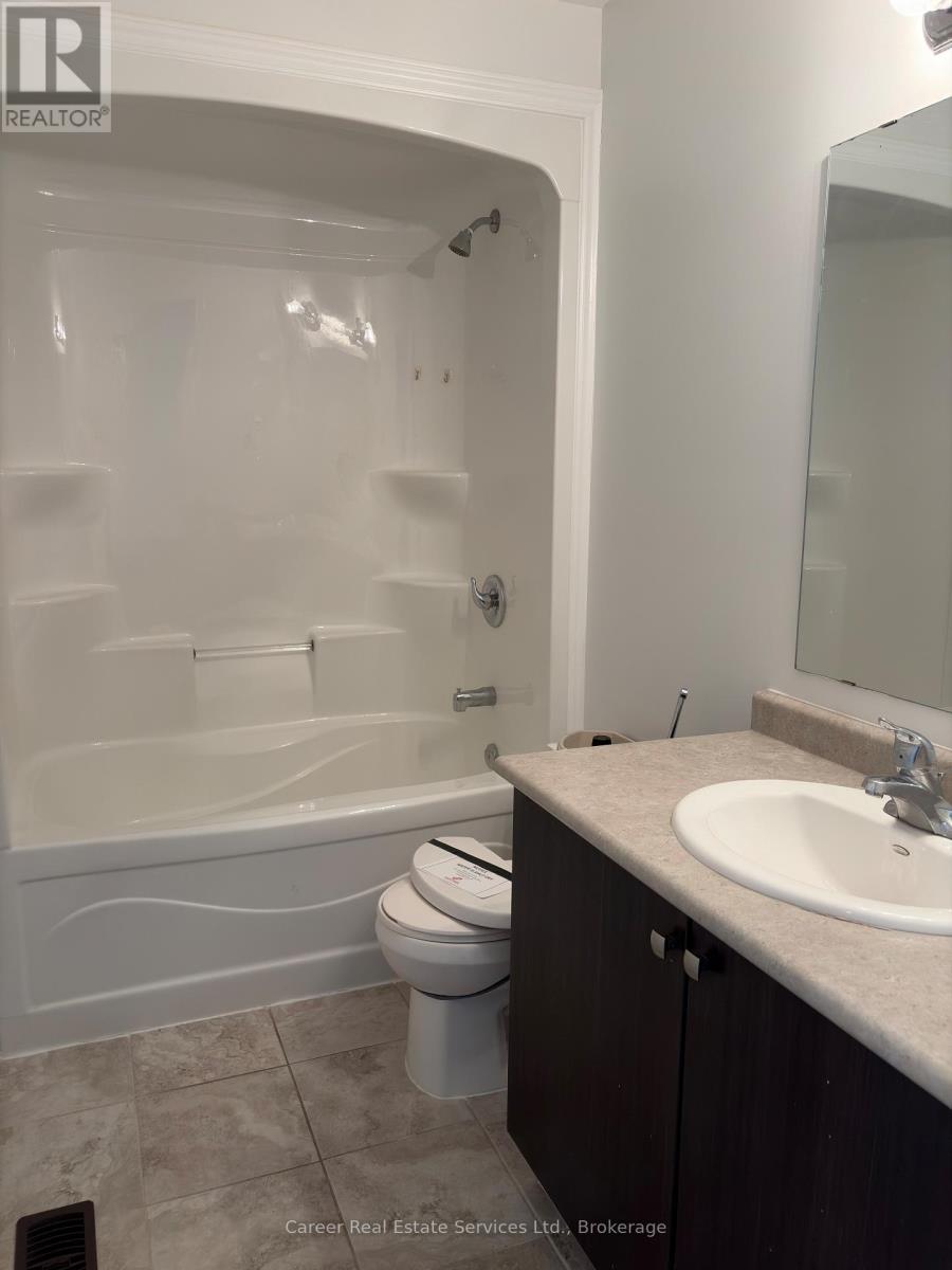 7 Ken Bromley Lane, Clarington, ON photo 20