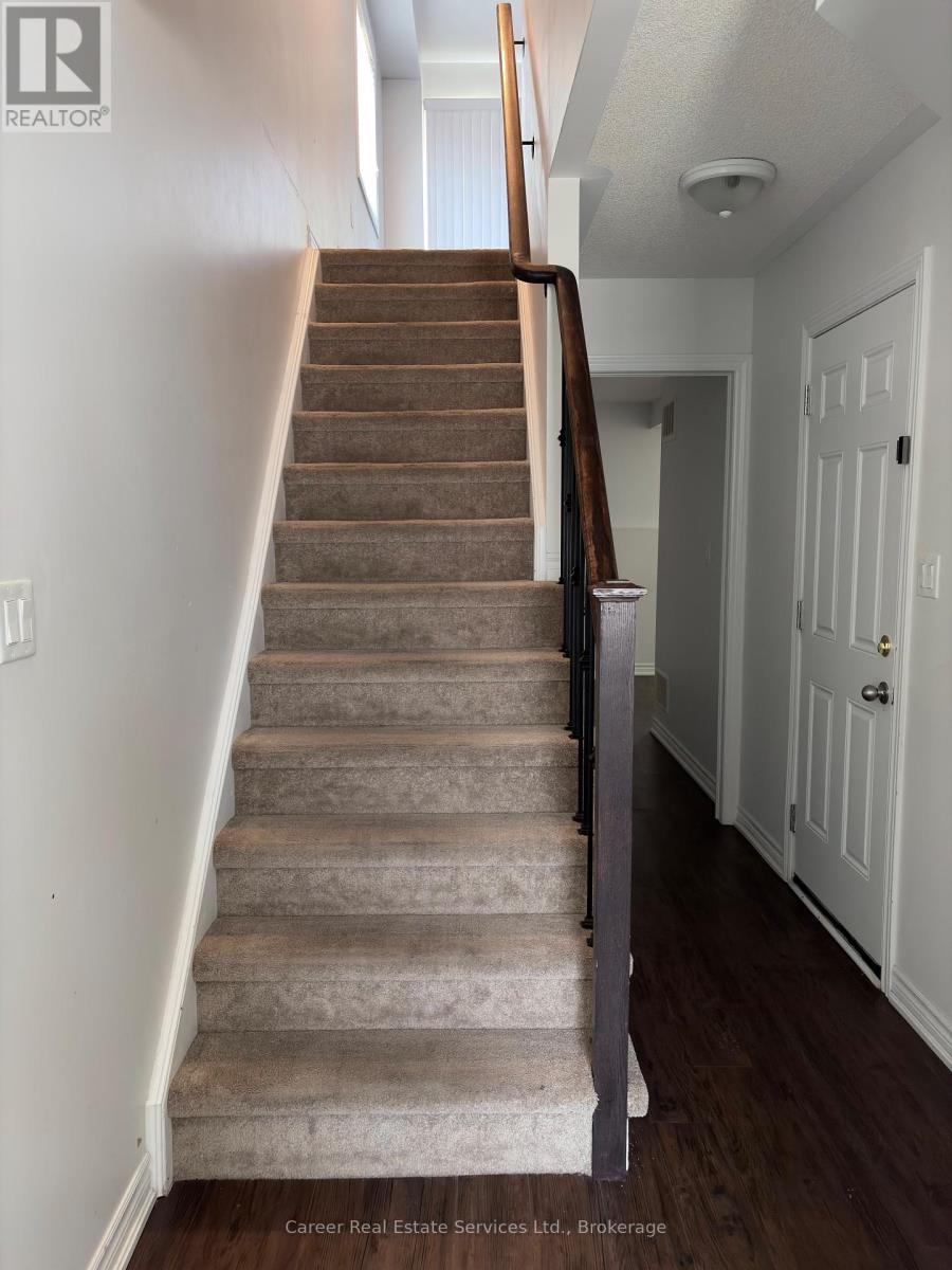 7 Ken Bromley Lane, Clarington, ON photo 3