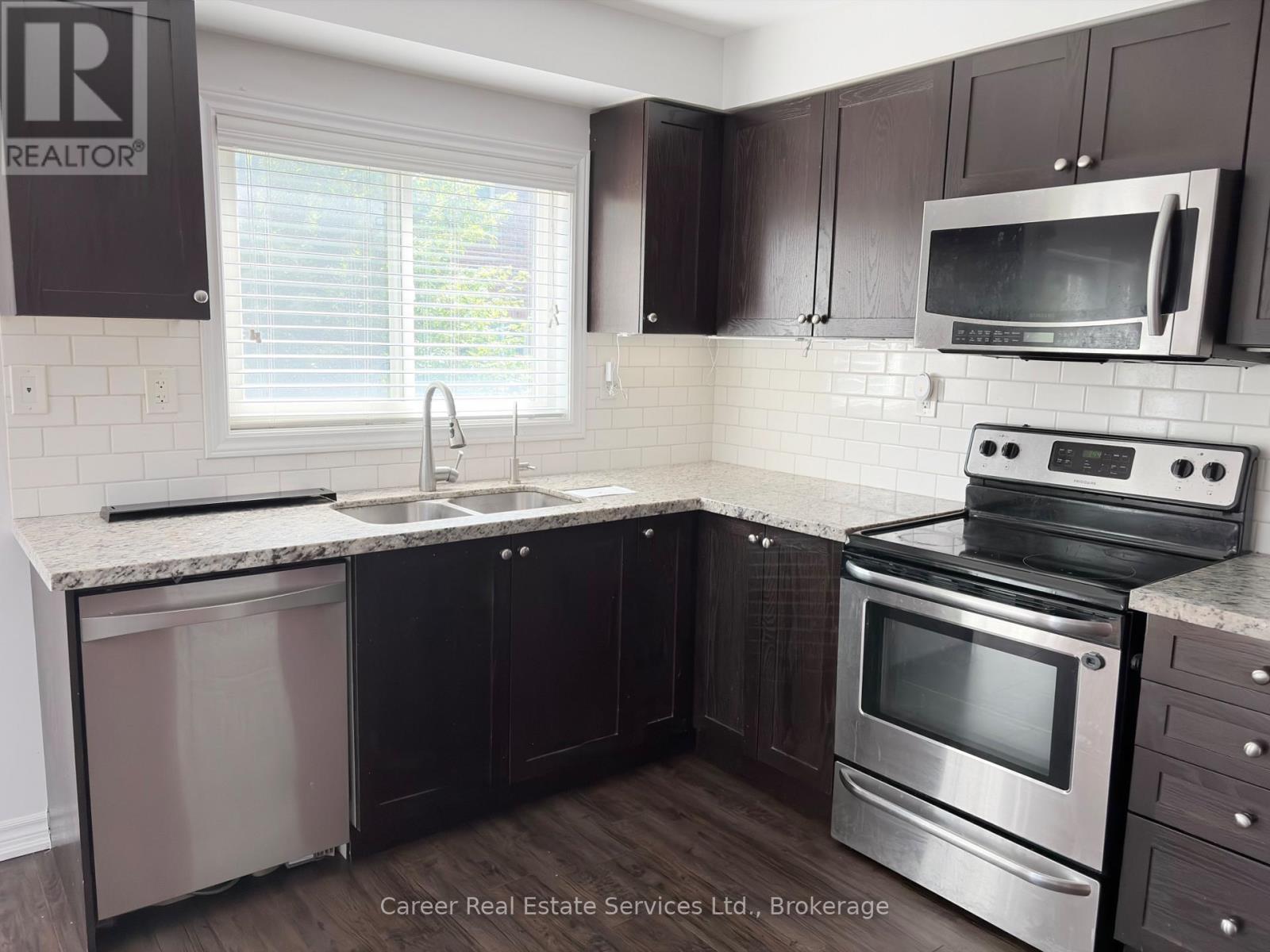 7 Ken Bromley Lane, Clarington, ON photo 6