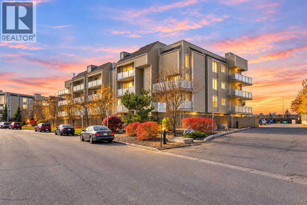 402, 3747 42 Street NW, Calgary, Alberta, T3A2W4