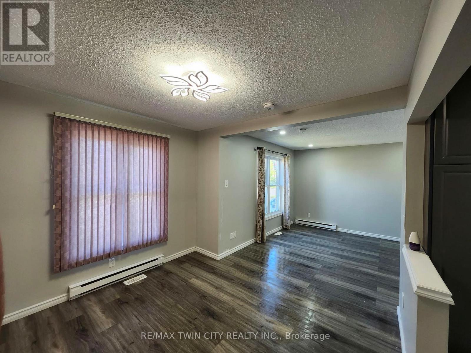 31 OLD CARRIAGE DRIVE, Kitchener — photo 4