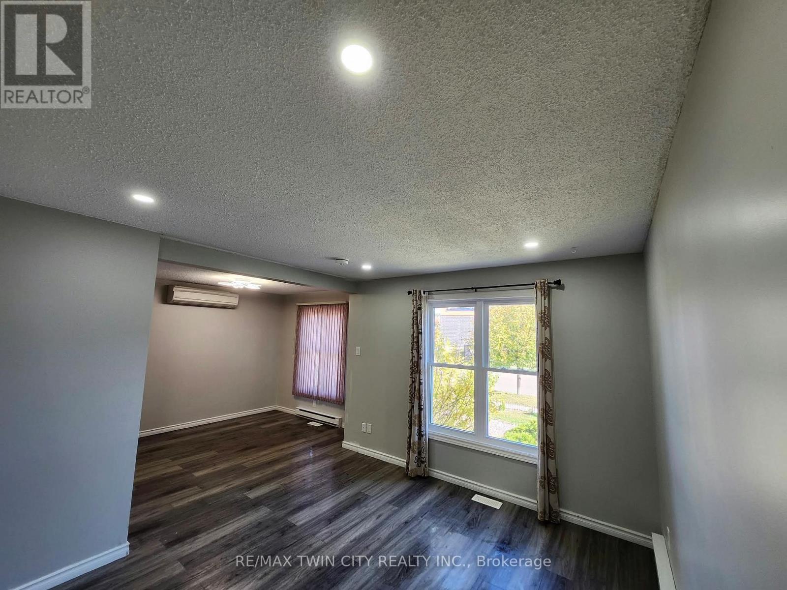 31 OLD CARRIAGE DRIVE, Kitchener — photo 6