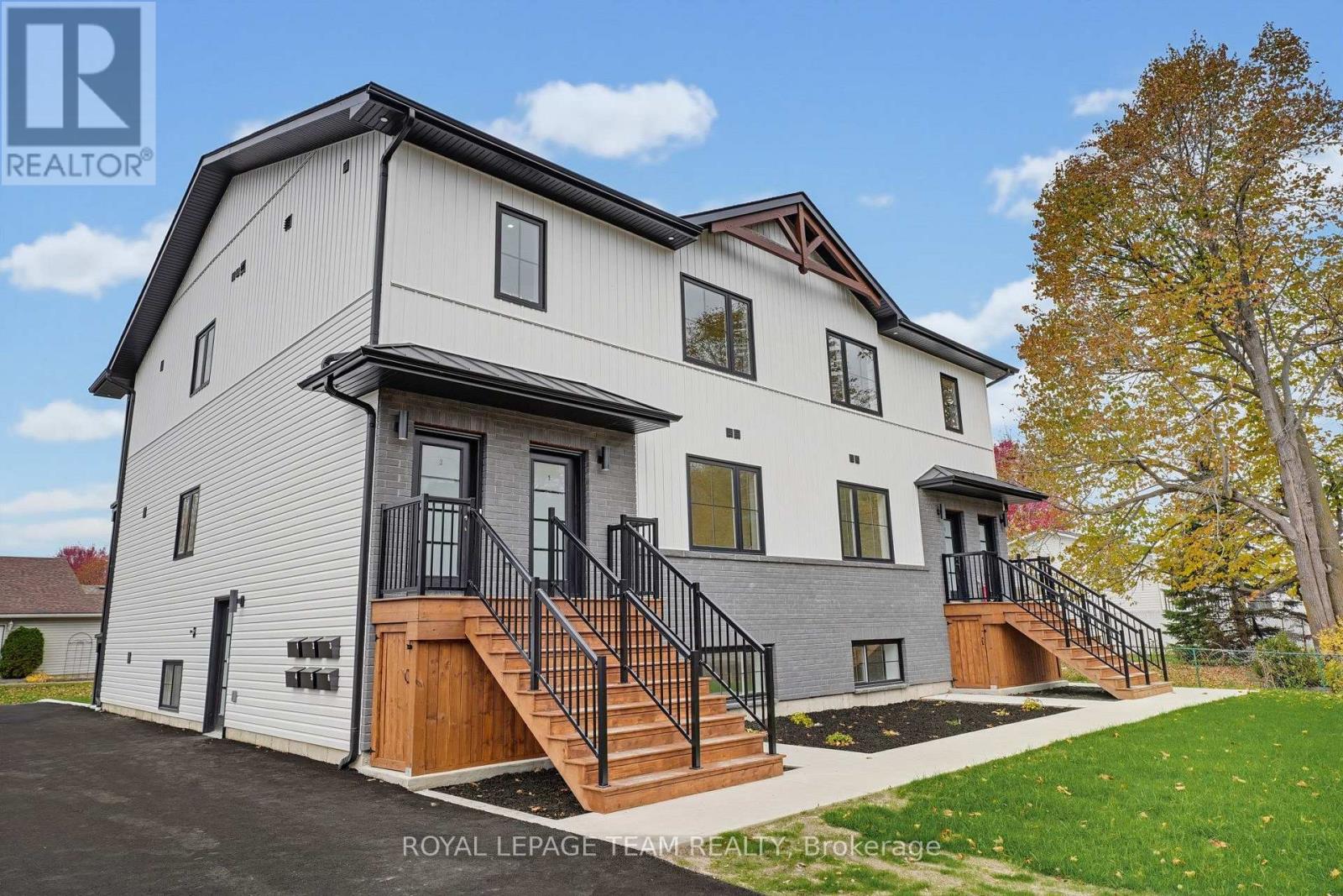 2 Bed, 1 Bath Multi-Family for Rent in Pembroke – UNIT 2 – 730 CECELIA STREET, Pembroke – MLS# X14091984