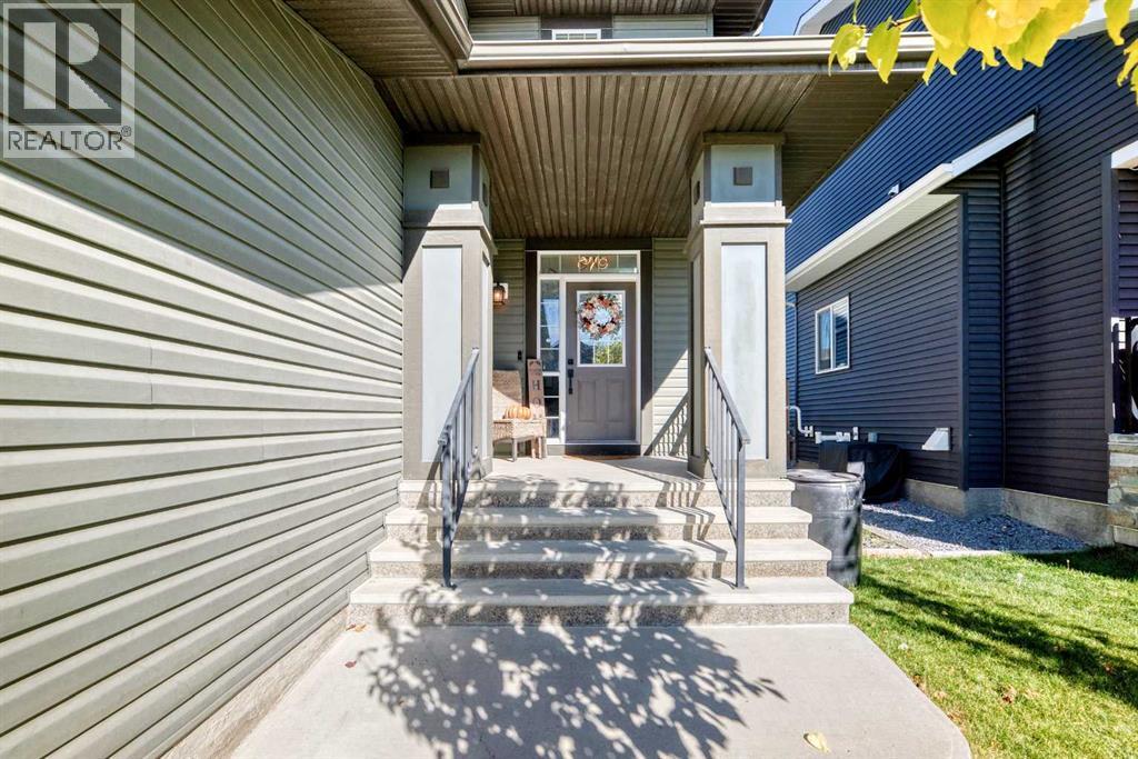 128 Ravenskirk Close SE, photo 2 of 50