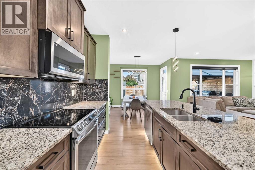 128 Ravenskirk Close SE, photo 11 of 50