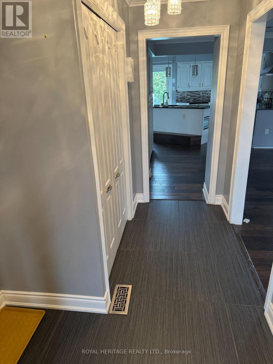 Main- 349 Carnaby Court, Oshawa, ON photo 4