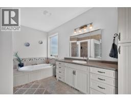 Kitchen - 6479 Stuart Crescent S, Peachland, BC V0H1X7 Photo 25