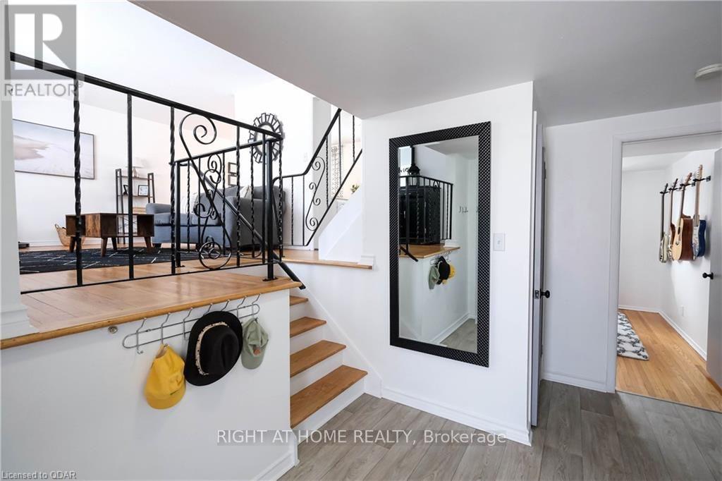 12 WESTMOUNT DRIVE, Belleville (Belleville Ward) — photo 2