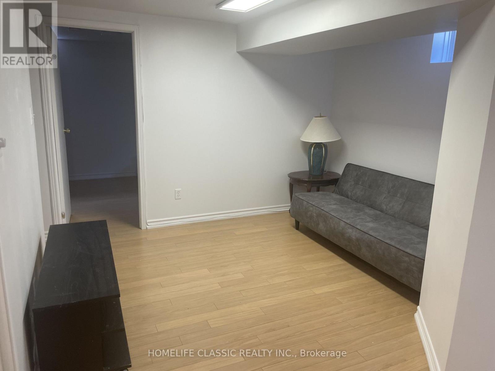 LOWER - 102 CHURCH STREET S, Richmond Hill (Crosby) — photo 4