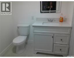 1917 Toronto Street, Regina, SK S4R8L1 Photo 11