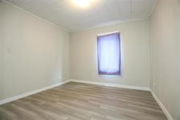 756 Manitoba Avenue, Winnipeg, MB R2W2H5 Photo 10