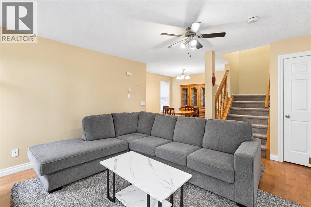 829 Westmount Drive, photo 4 of 24