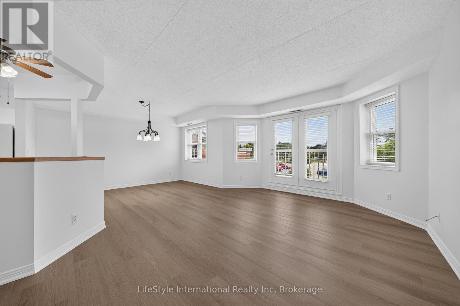 205 - 208 Silvercreek Parkway N, photo 1 of 47
