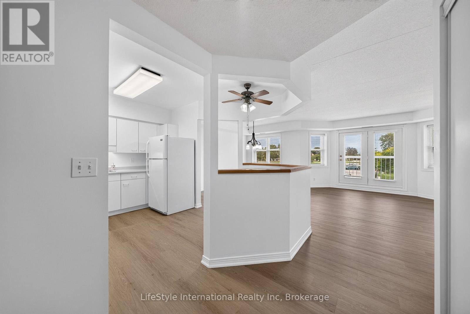 205 - 208 SILVERCREEK PARKWAY N, Guelph (Junction/Onward Willow) — photo 2