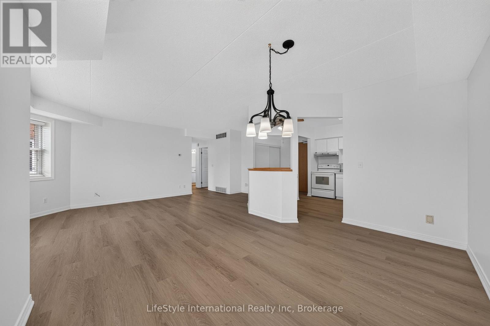 205 - 208 SILVERCREEK PARKWAY N, Guelph (Junction/Onward Willow) — photo 4