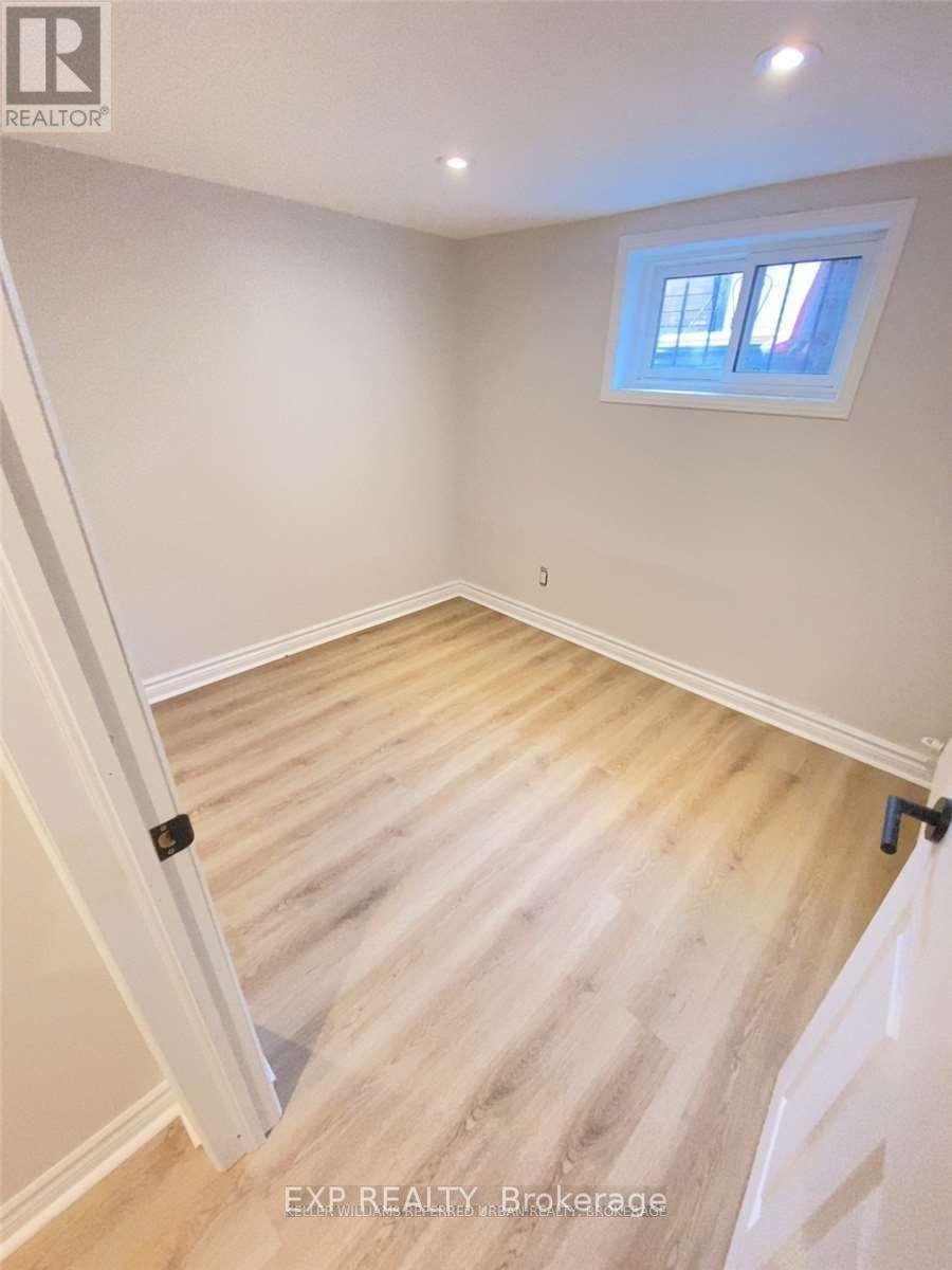 LOWER - 27 SNIDER AVENUE, Toronto (Briar Hill-Belgravia) — photo 11