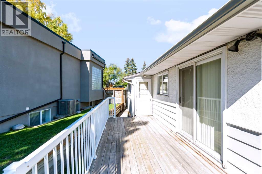 107 Hallbrook Drive SW, Calgary — photo 8