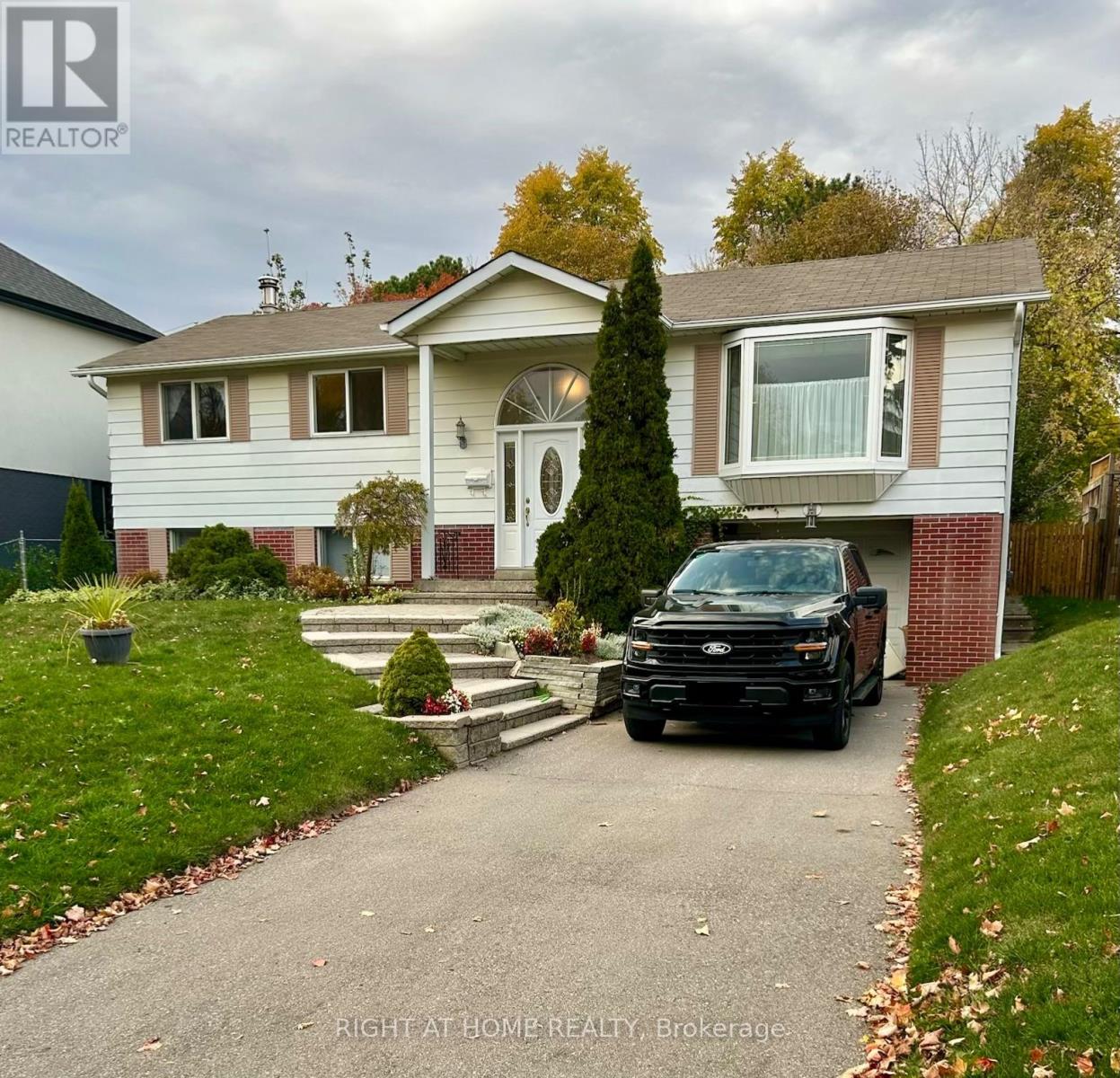 94 SOUTHDALE DRIVE, Markham (Bullock)