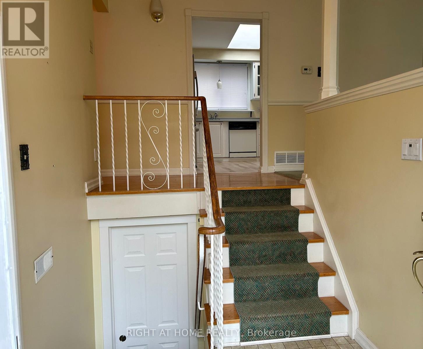94 SOUTHDALE DRIVE, Markham (Bullock) — photo 2