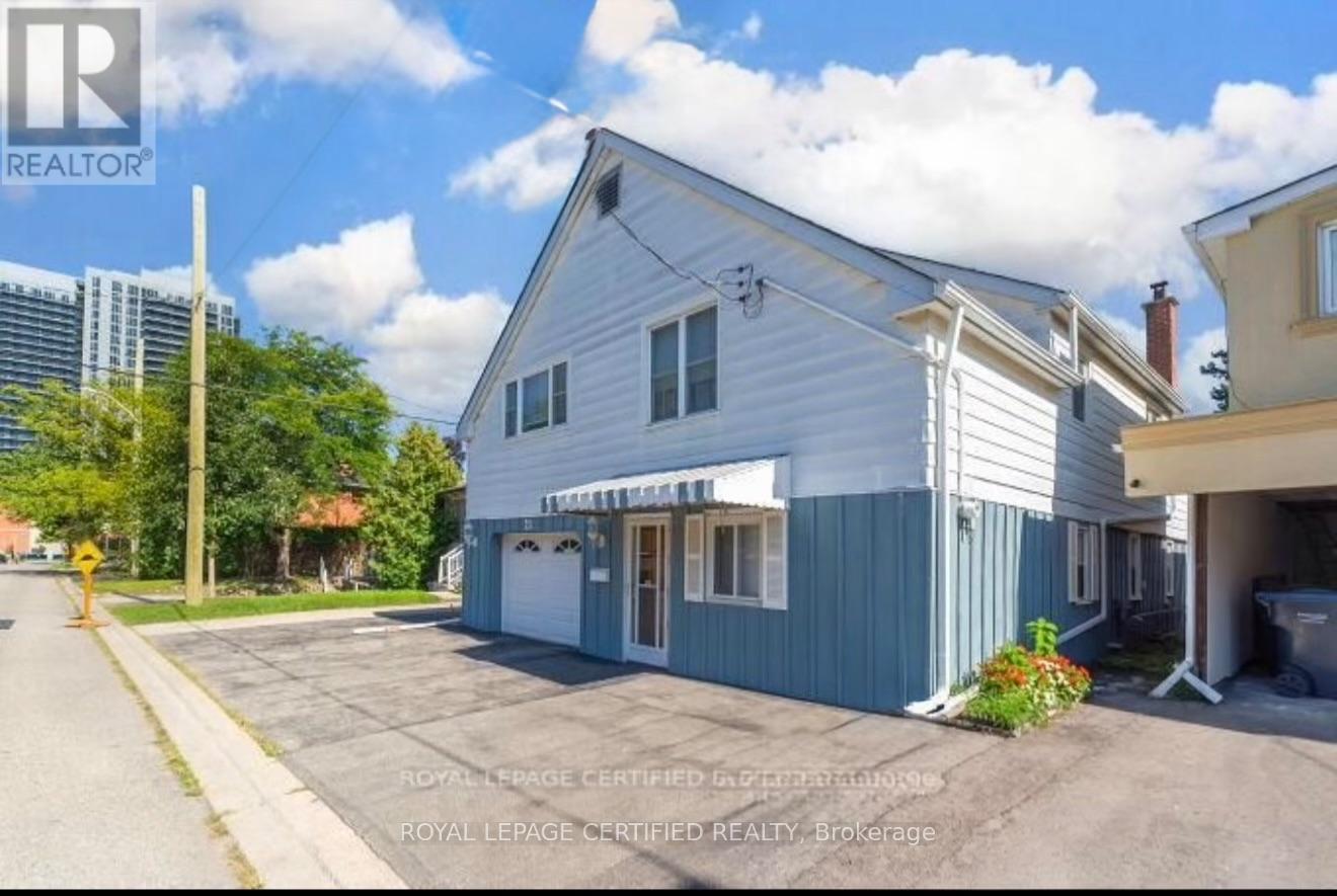 21 DENISON AVENUE, Brampton (Downtown Brampton) — photo 2