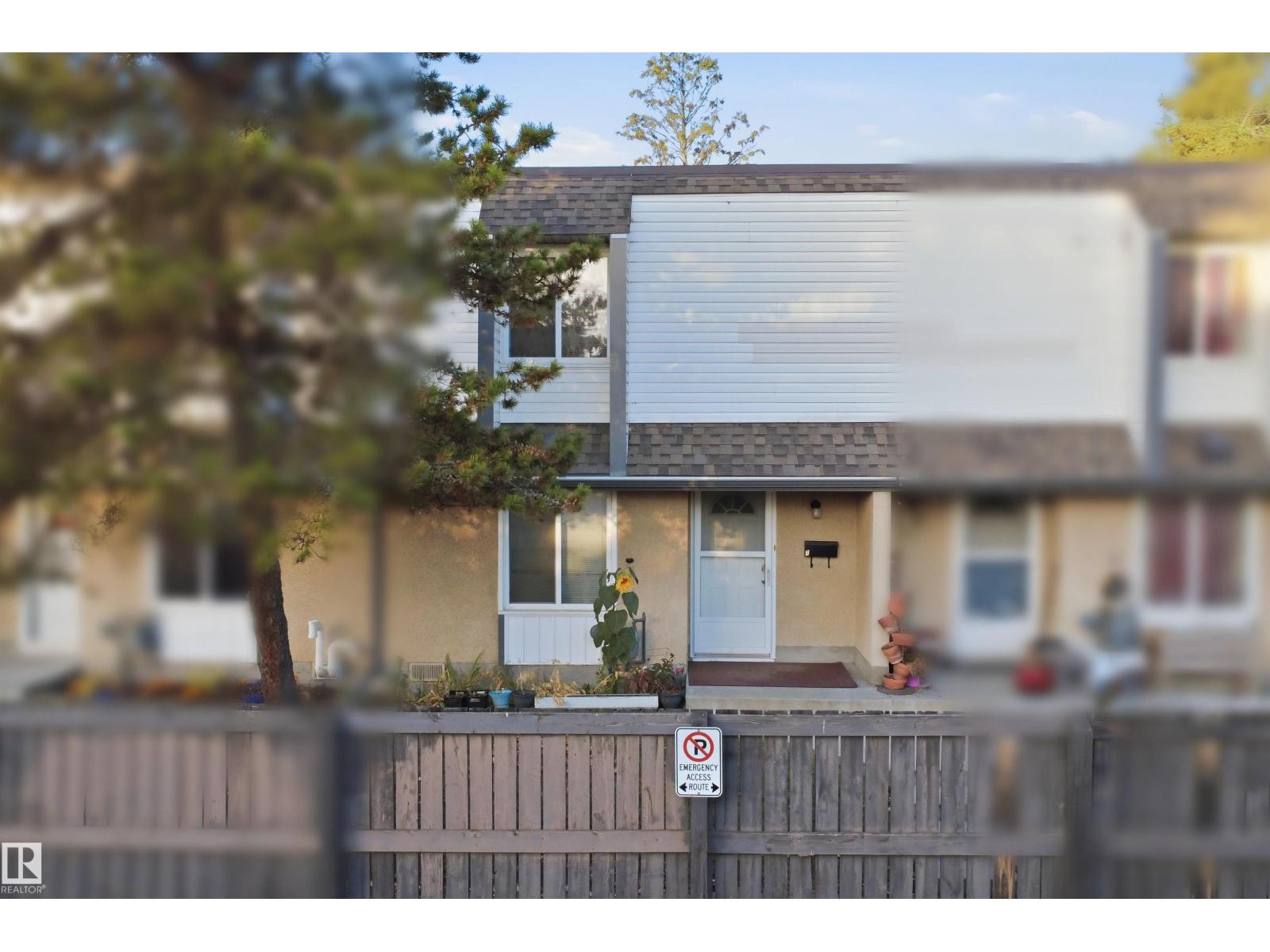 7J Garden Grove NW, Edmonton, Alberta, T6J2L3