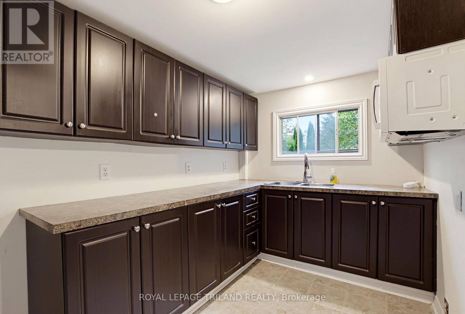 585 BOLER ROAD, London South (South K) — photo 12