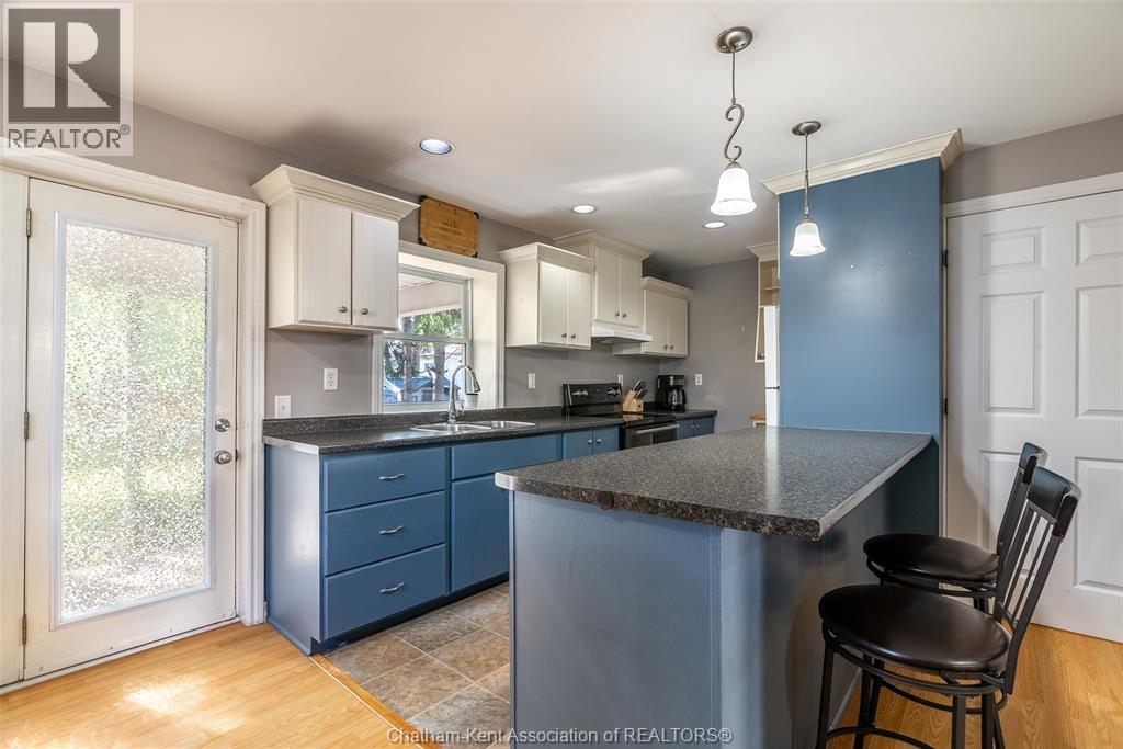 198 Raleigh STREET, Chatham — photo 10