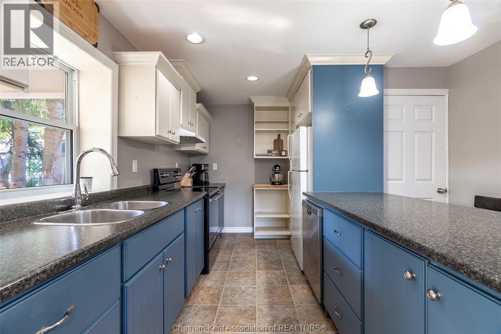 198 Raleigh STREET, Chatham — photo 11