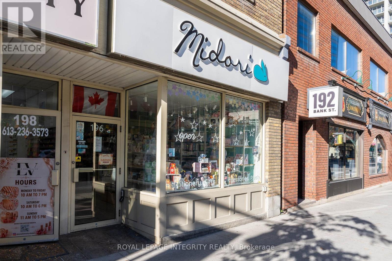 196 BANK STREET, Ottawa — photo 2