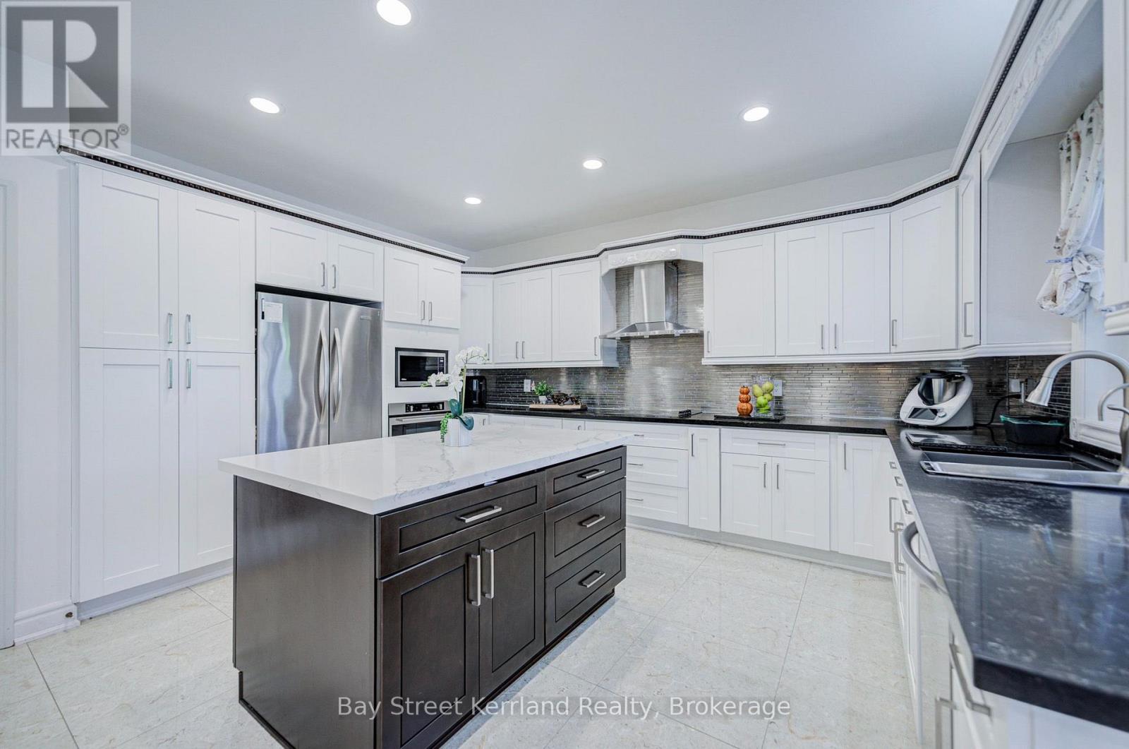 136 NIPIGON AVENUE - 17