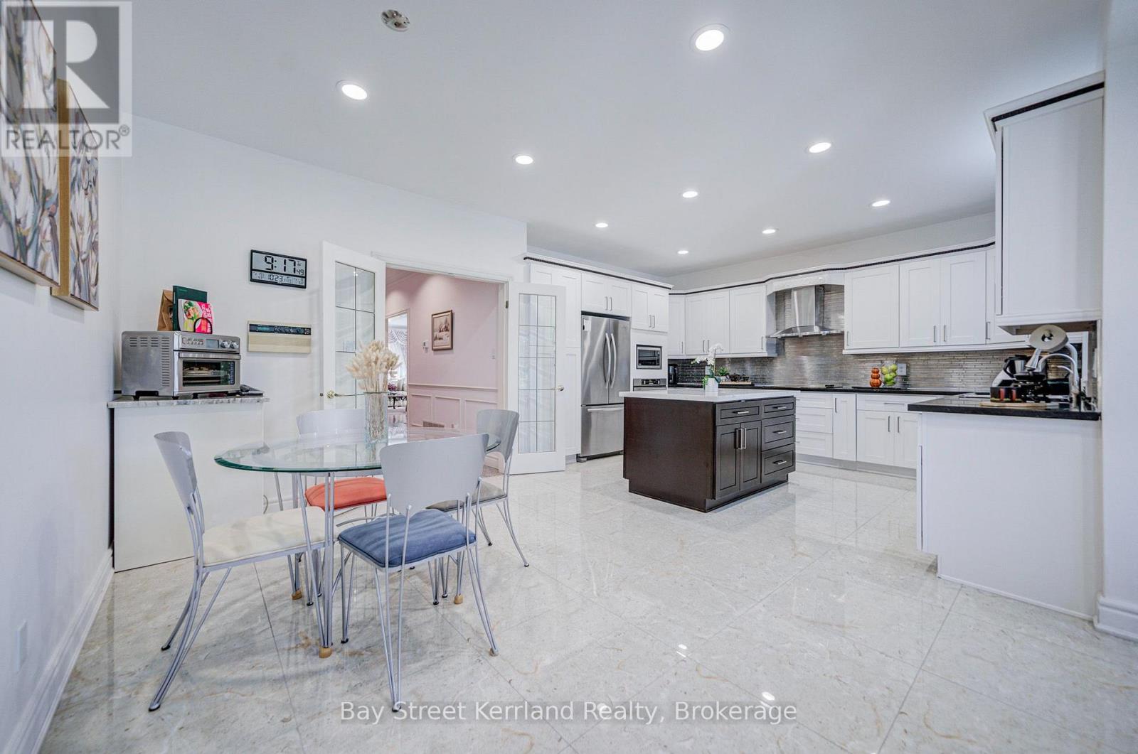 136 NIPIGON AVENUE - 18