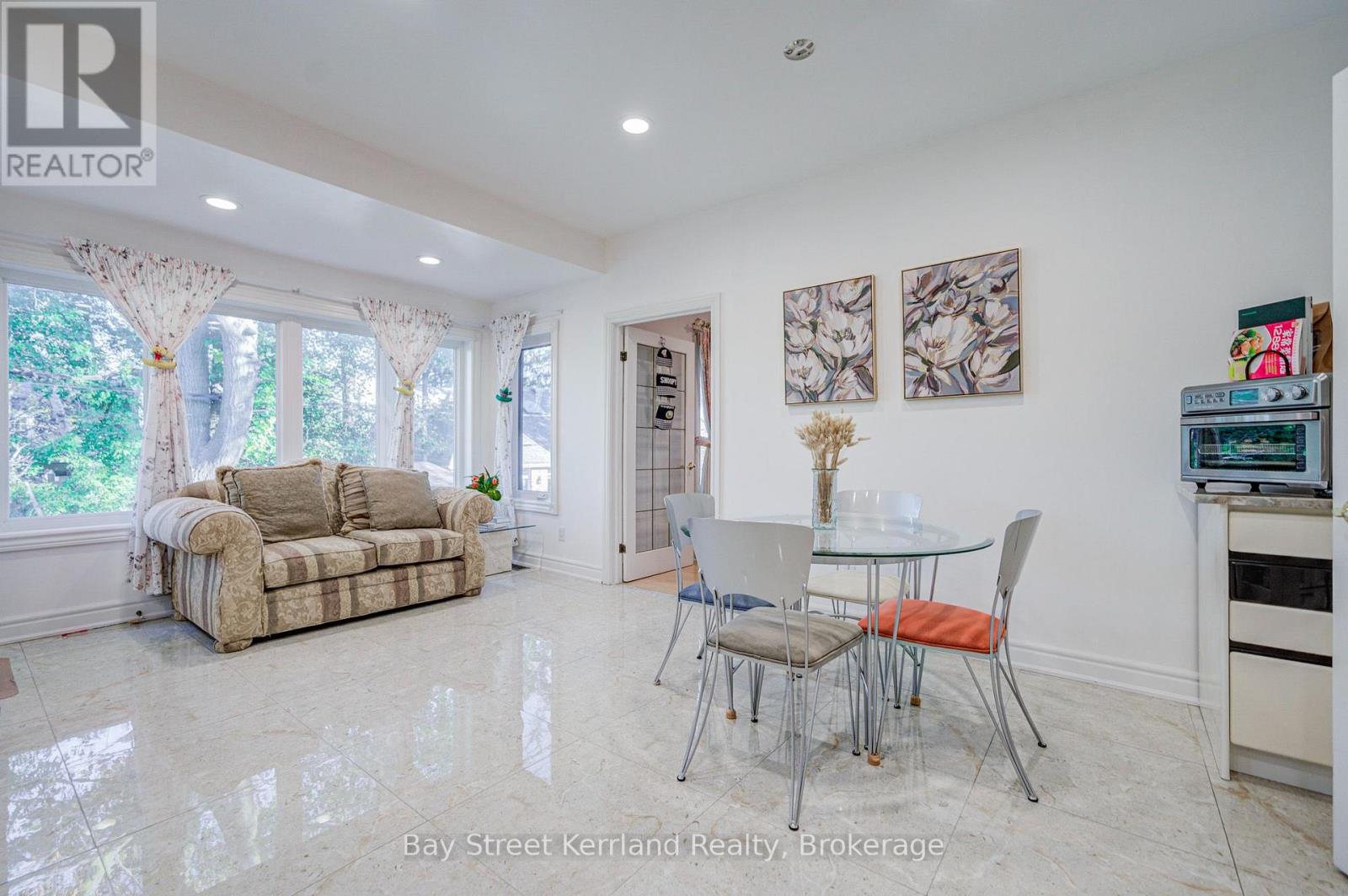 136 NIPIGON AVENUE - 19