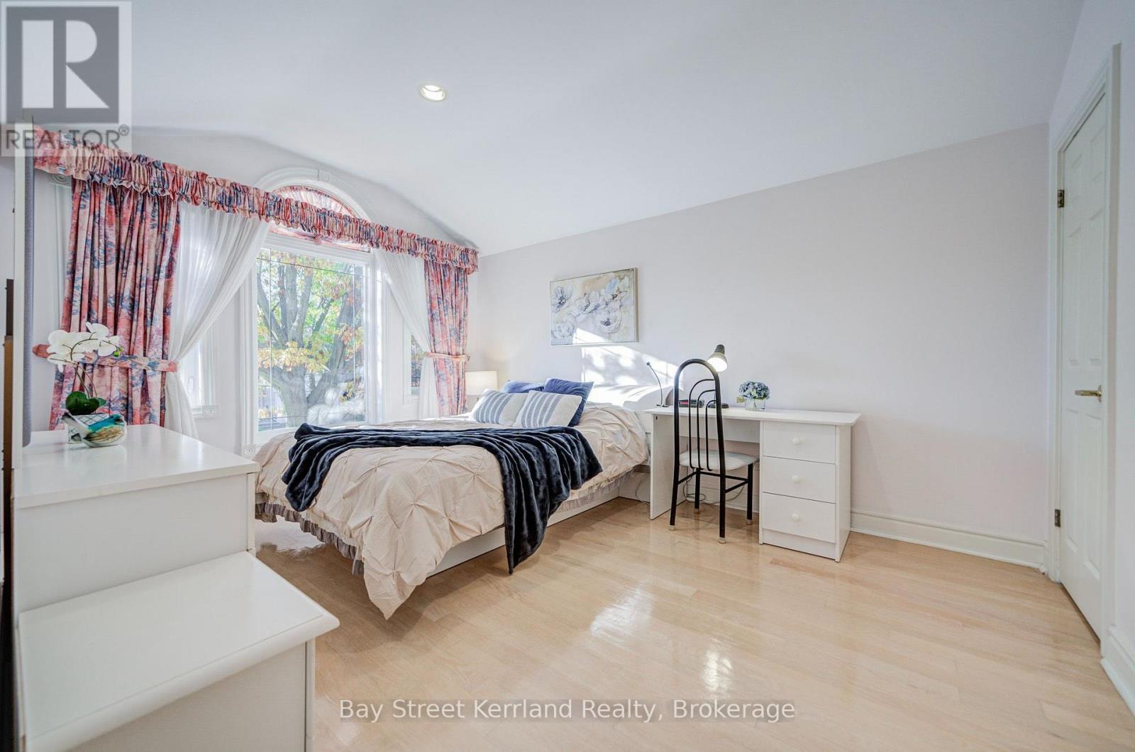 136 NIPIGON AVENUE - 37