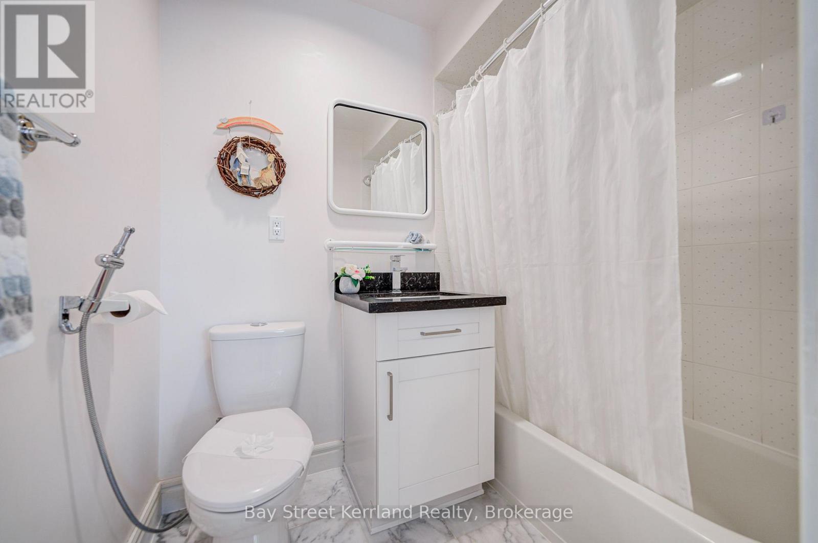 136 NIPIGON AVENUE - 39