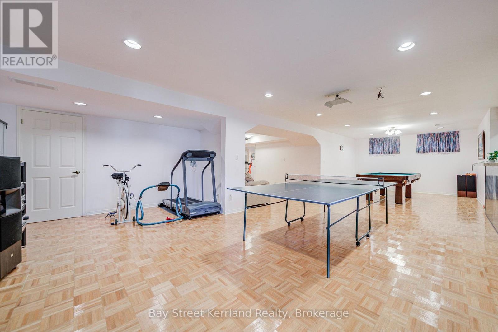 136 NIPIGON AVENUE - 46