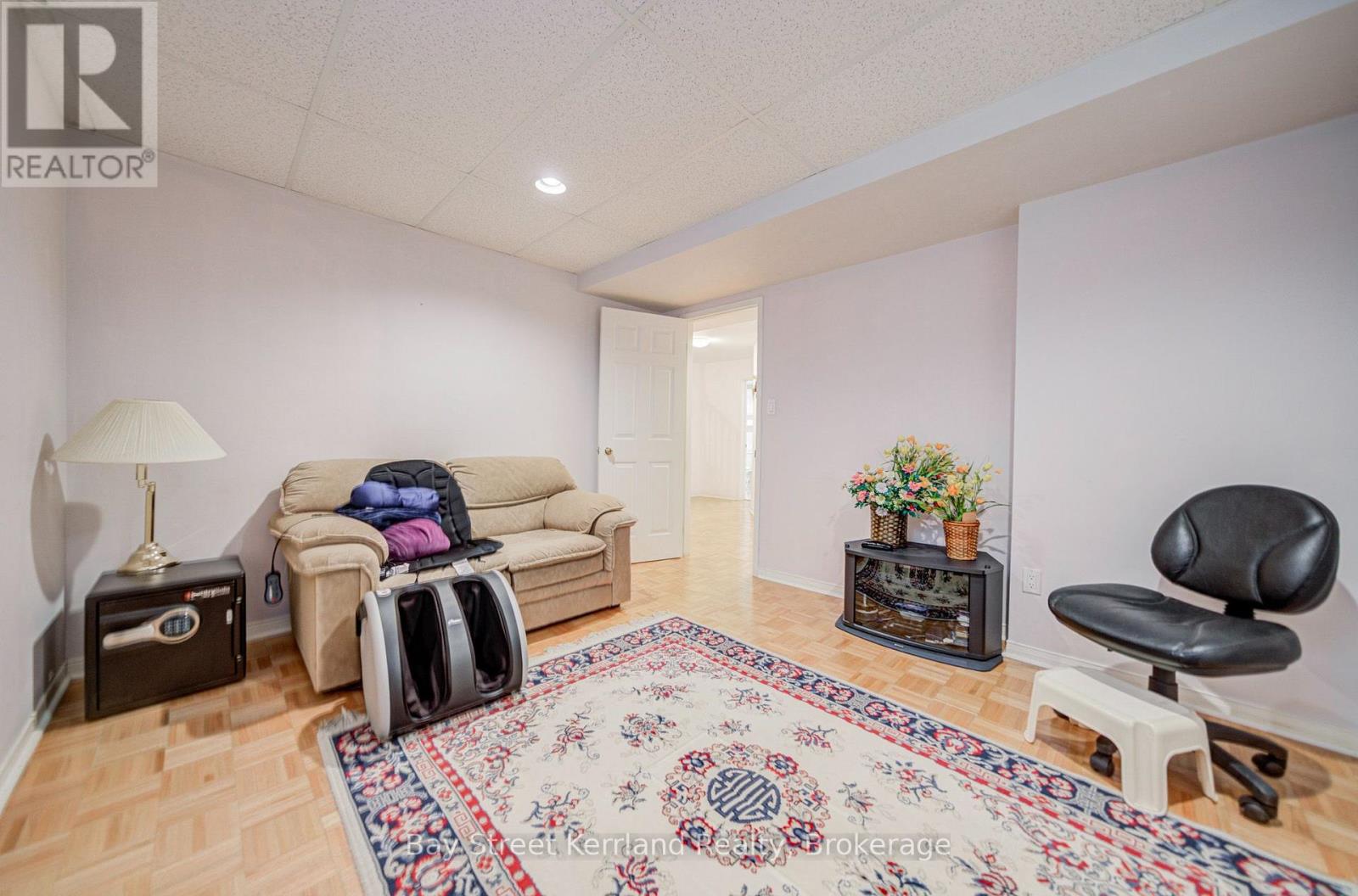 136 NIPIGON AVENUE - 48