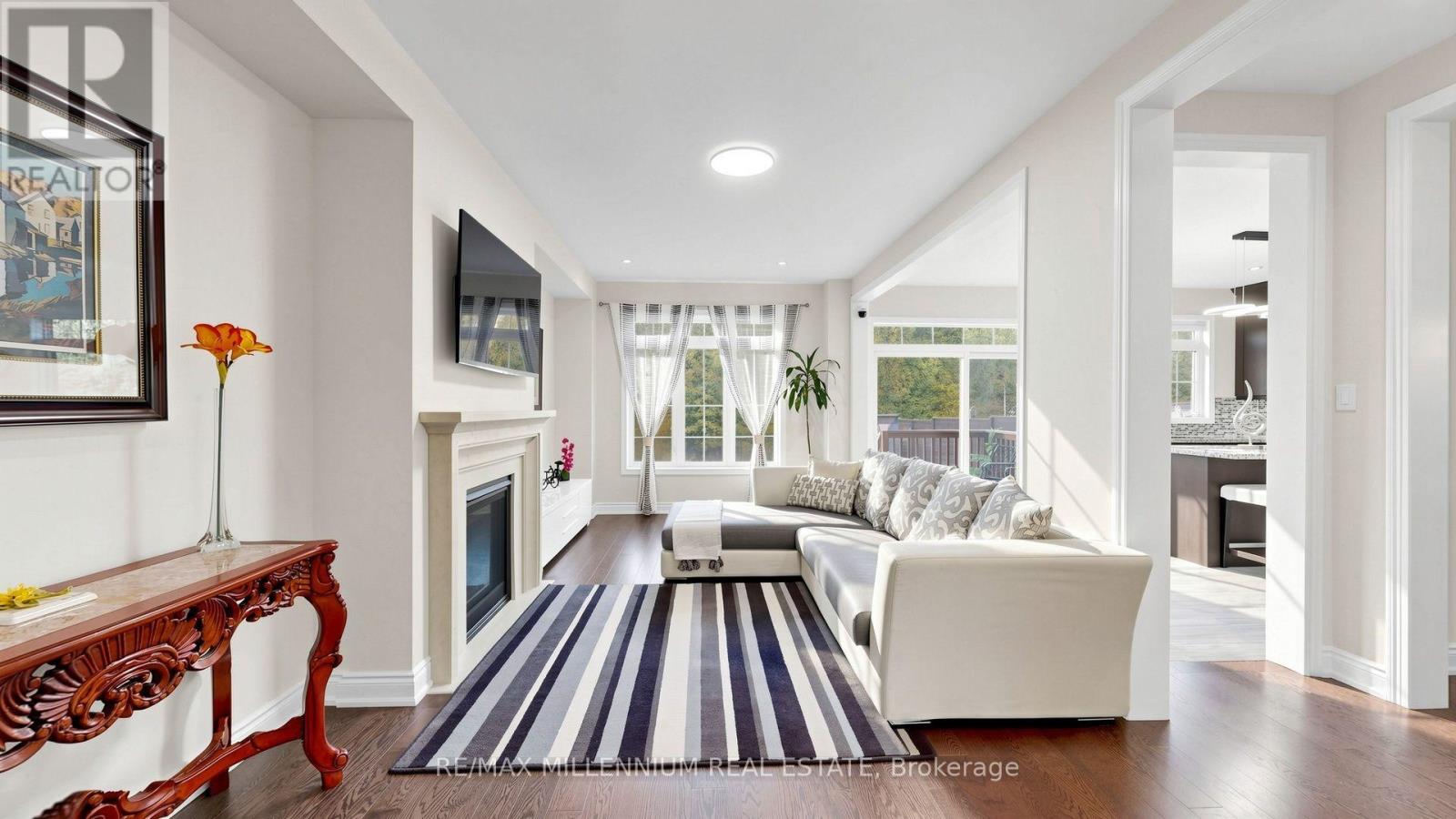 327 MACTIER DRIVE, Vaughan (Kleinburg) — photo 3