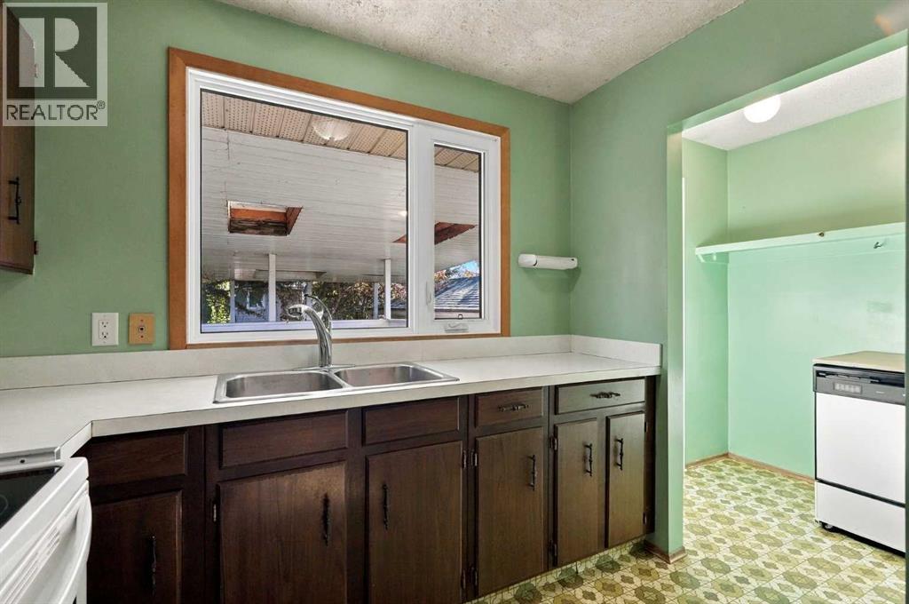 556 Lysander Drive SE, Calgary — photo 12
