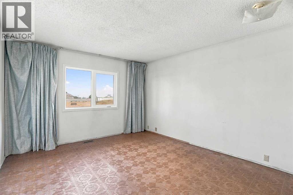 556 Lysander Drive SE, Calgary — photo 13
