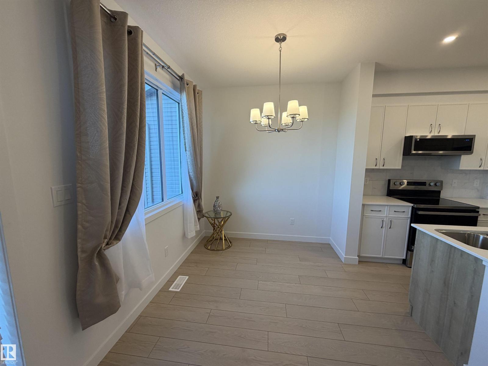Property photograph 7 for MLS E4504101