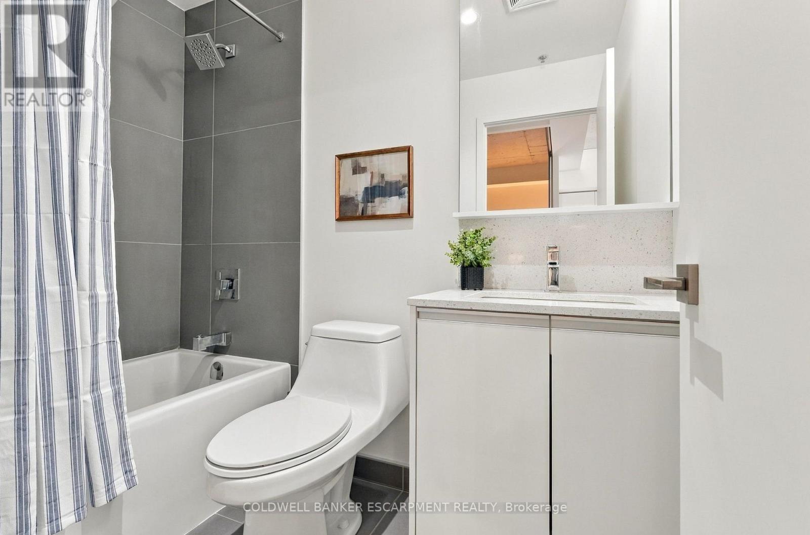628 - 20 MINOWAN MIIKAN LANE, Toronto (Little Portugal) — photo 6