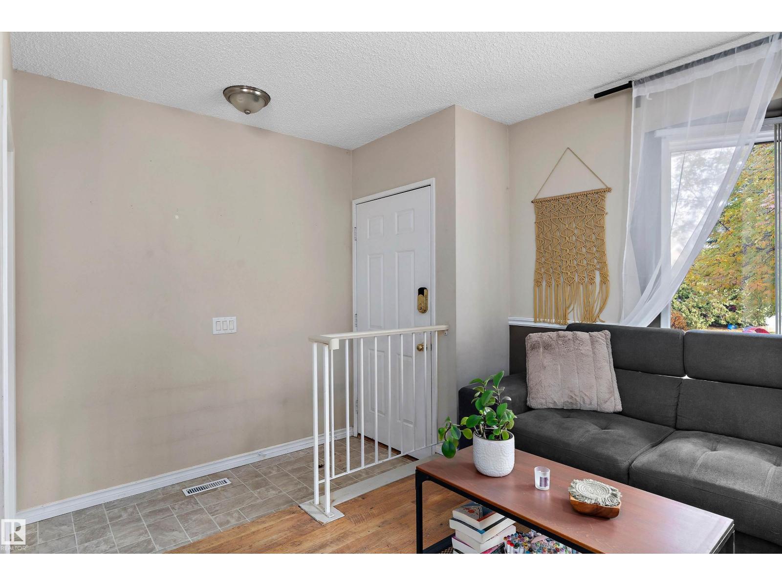5406 55 ST, photo 3 of 38